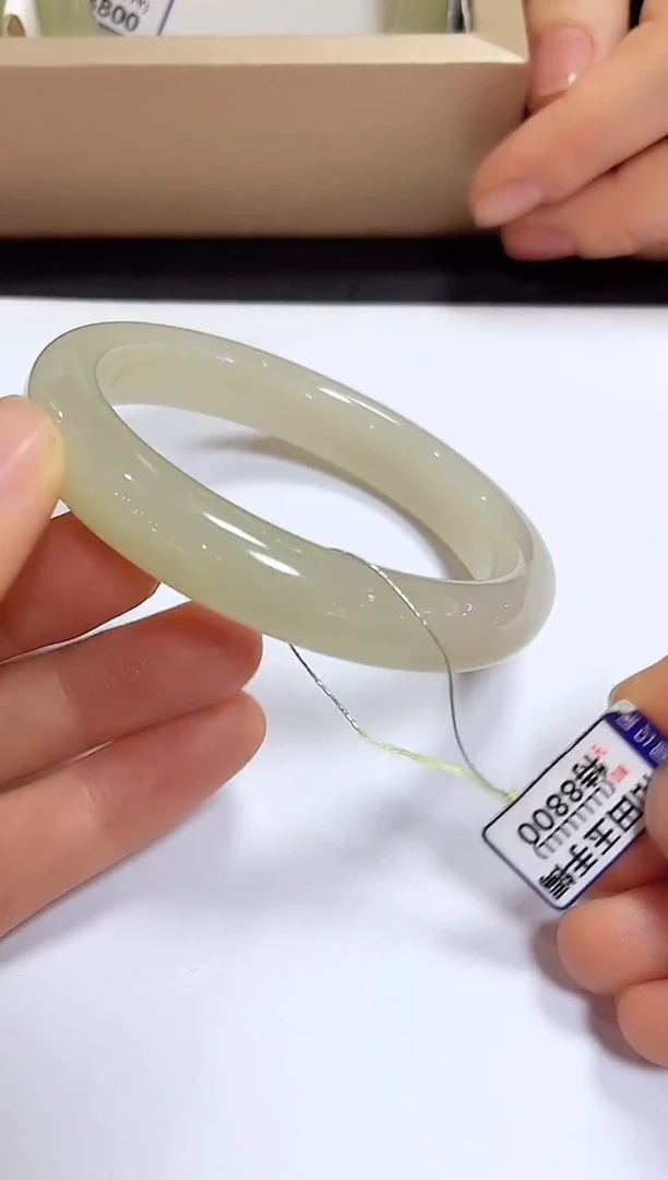 颈饰未镶嵌和田玉手镯61.6