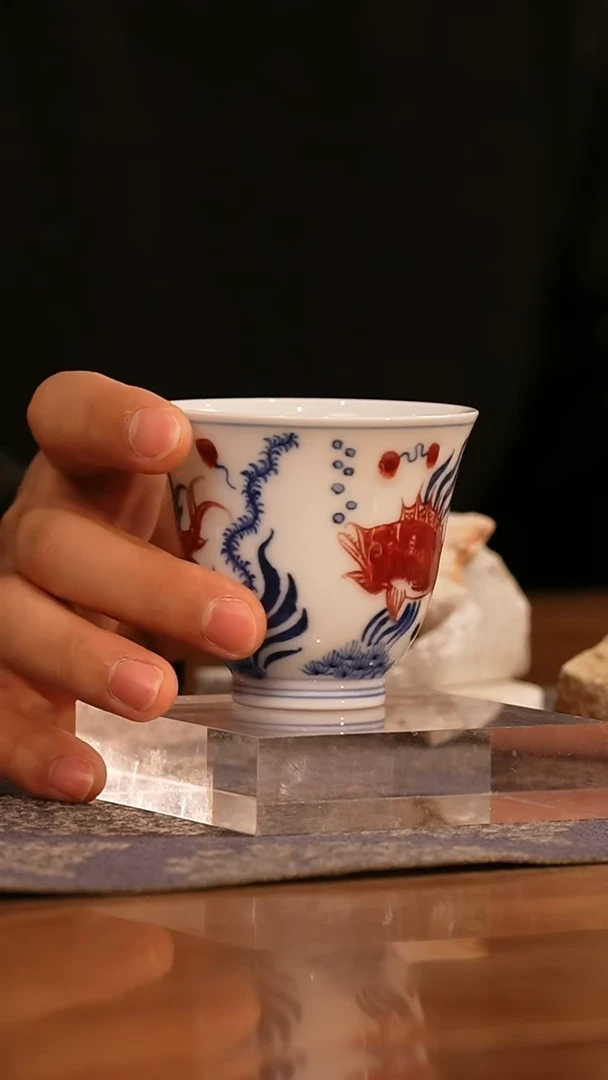 瓷姑娘-子君堂青花釉里红鱼藻主人杯