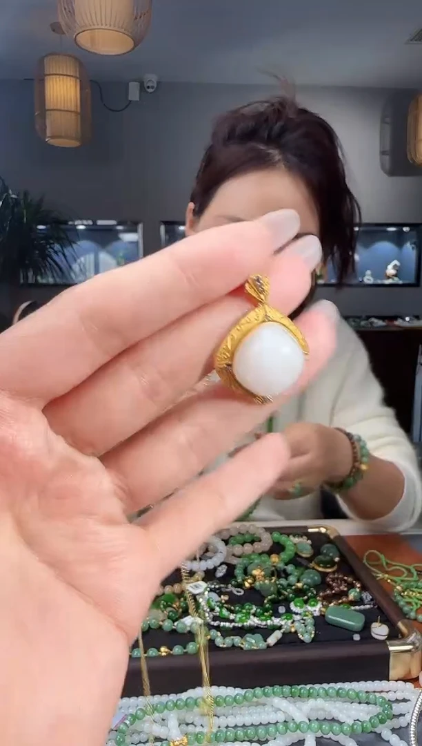 吊坠(不含链)18K金镶嵌和田玉1