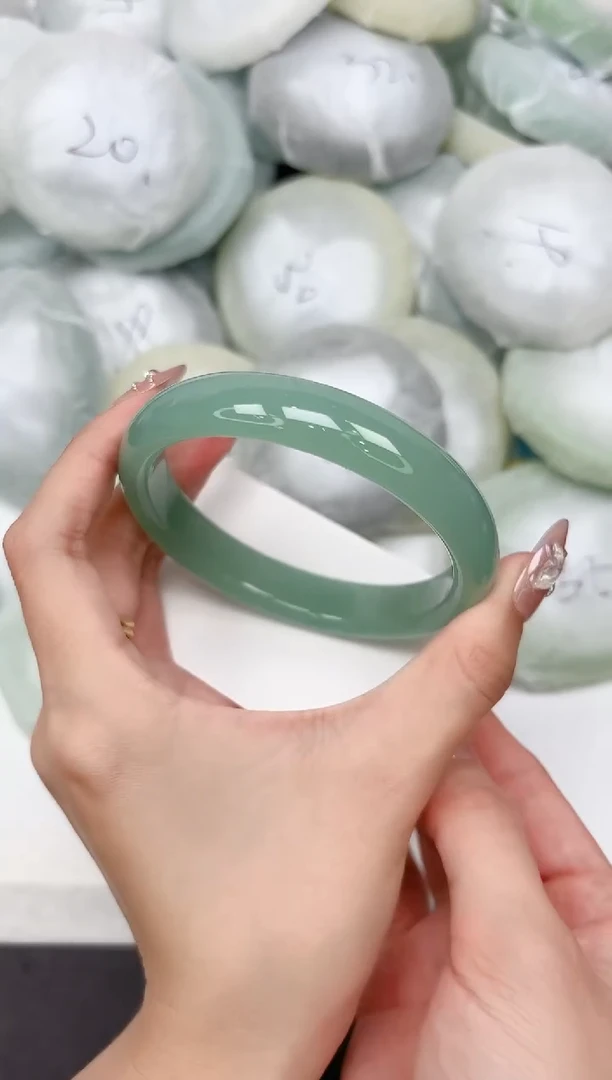 石英质玉手镯未镶嵌26-65.0