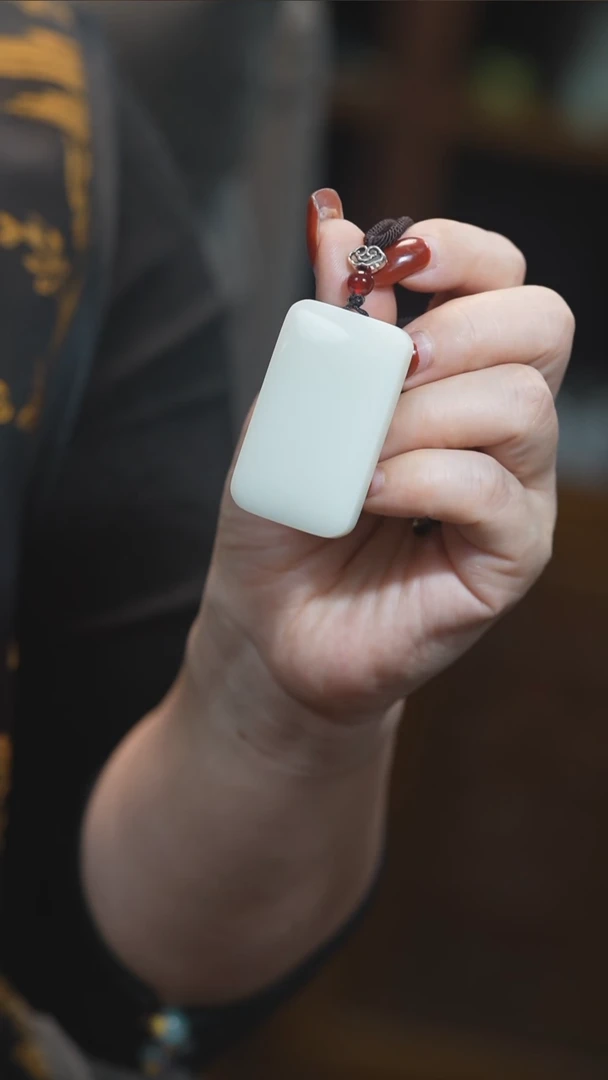 颈饰未镶嵌和田玉无事牌