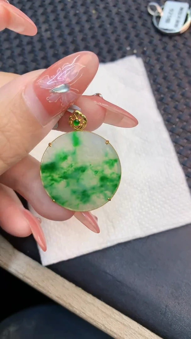 颈饰18K金镶嵌翡翠11
