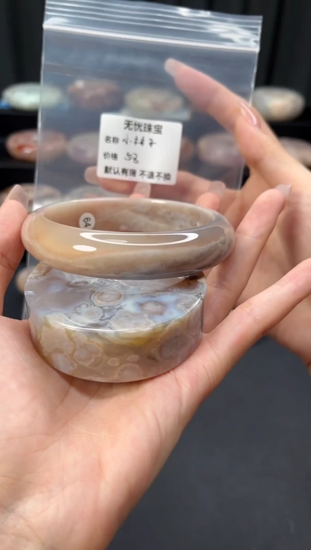 未镶嵌手镯石英质玉T****）默认有瑕 不退不换