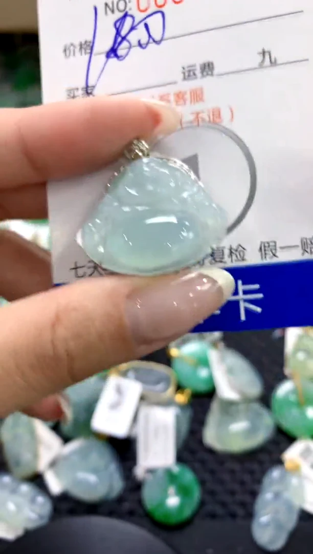 翡翠18K金镶嵌颈饰1111111111111111