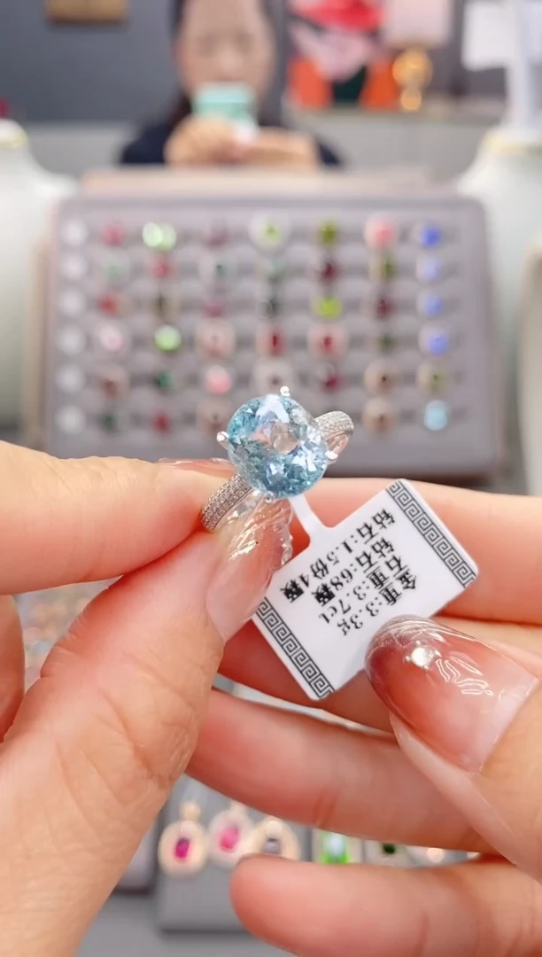 18K金镶嵌戒圈海蓝宝石3.7配钻