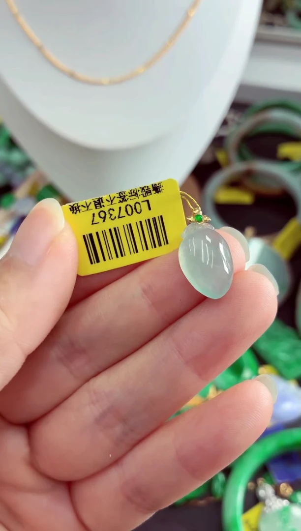 吊坠(不含链)18K金镶嵌翡翠挂件