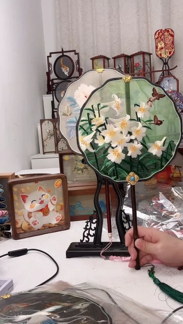 扇子苏绣作品手工团扇