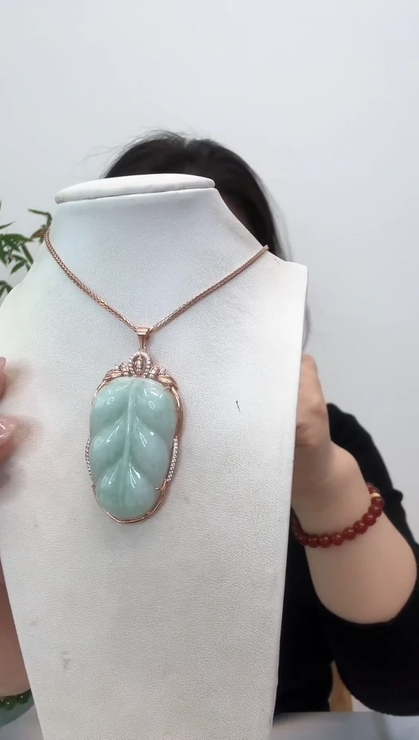 【闪购商品】翡翠吊坠(赠链)银S925镶嵌叶子玫瑰边