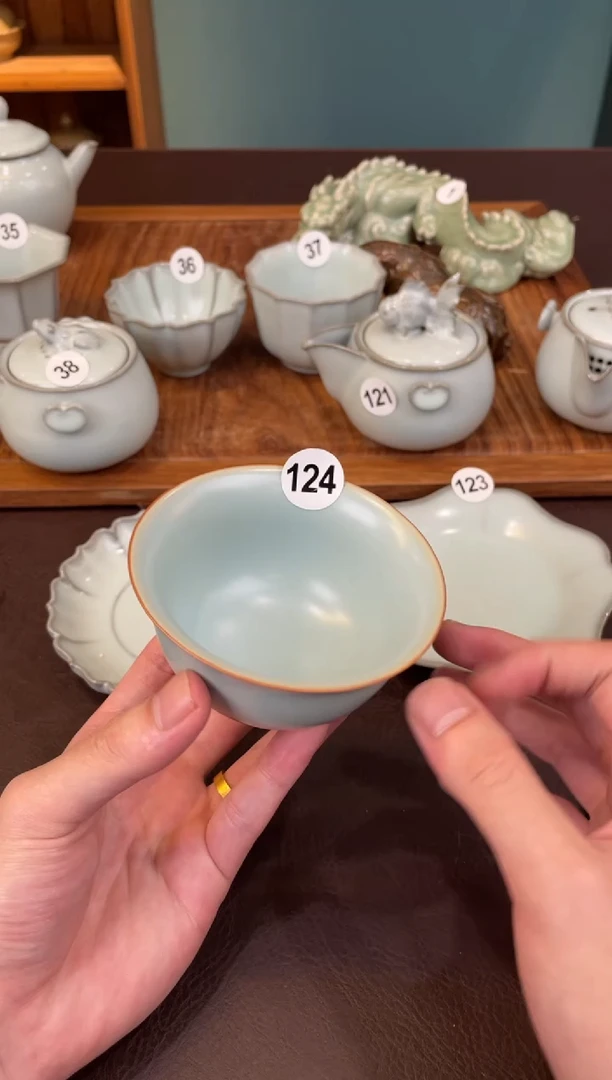 124窑承龙泉青瓷振素面杯子