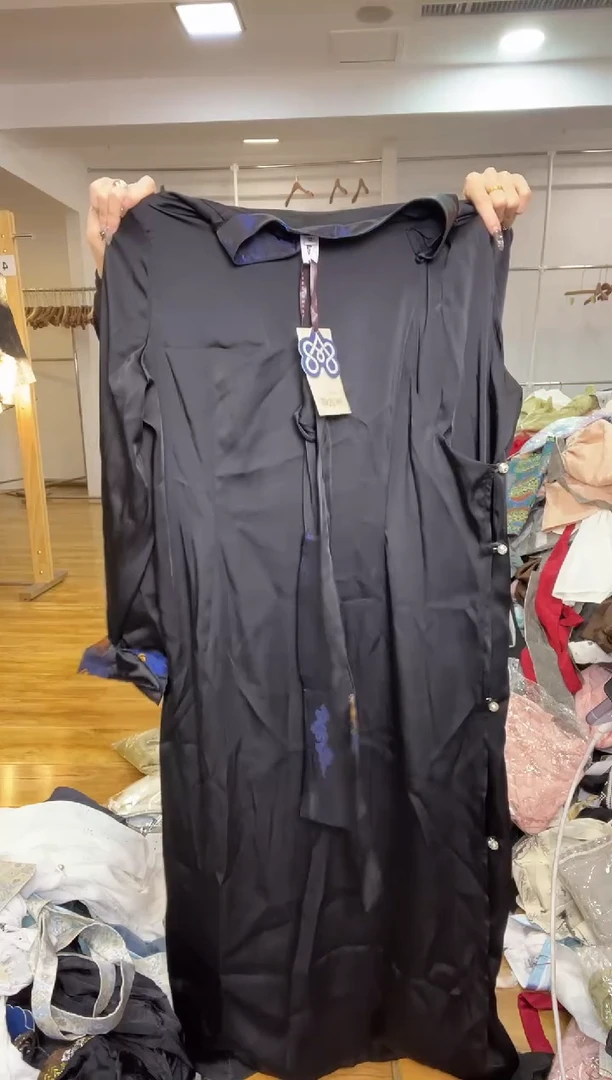 连衣裙       2XL码    130-140斤