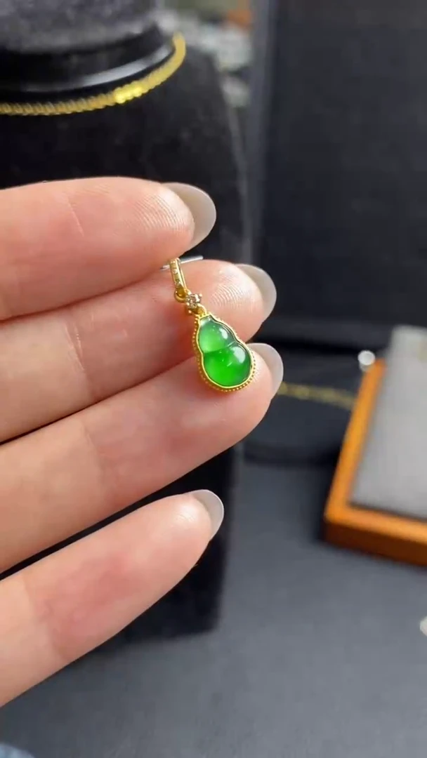 翡翠18K金镶嵌颈饰手链