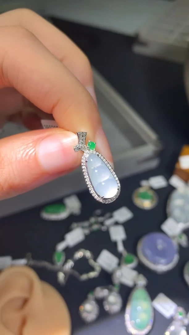 吊坠(不含链)18K金镶嵌翡翠吊坠