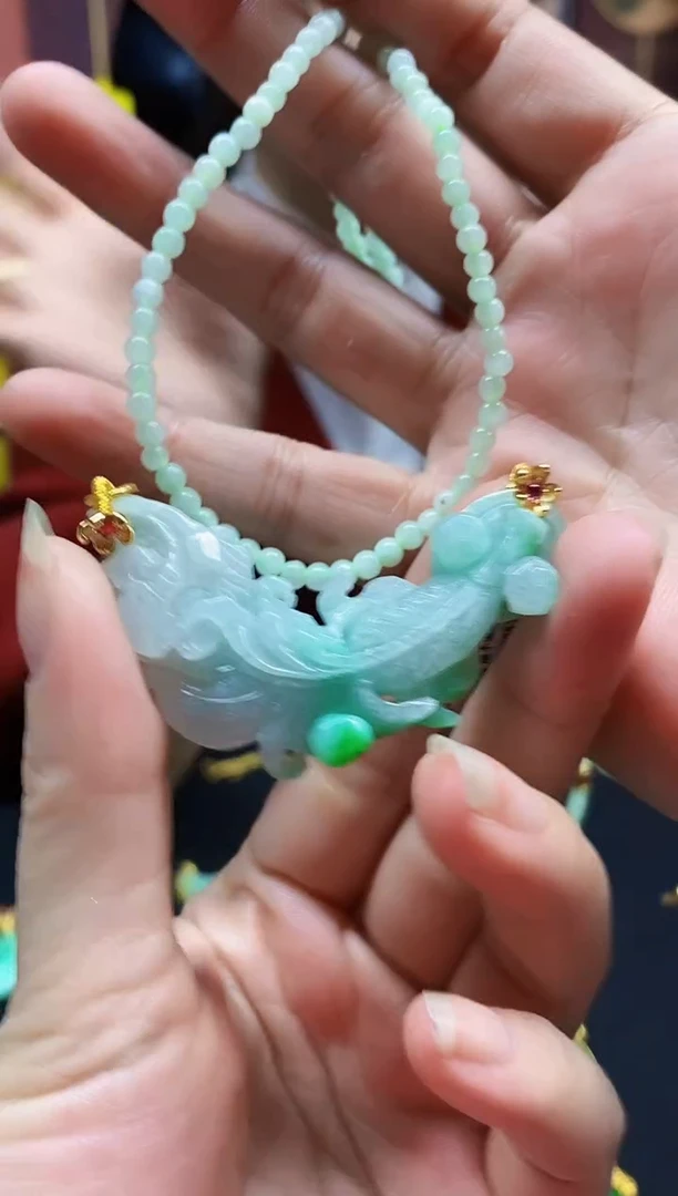 颈饰未镶嵌翡翠吊坠