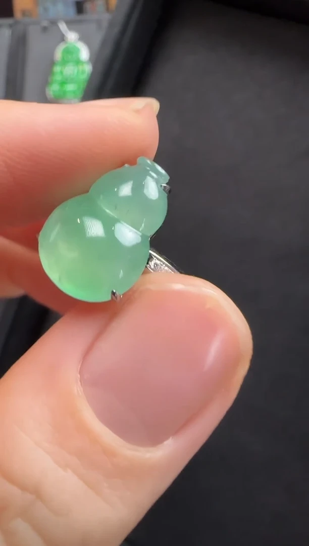 18K金镶嵌戒指翡翠108 | 葫芦