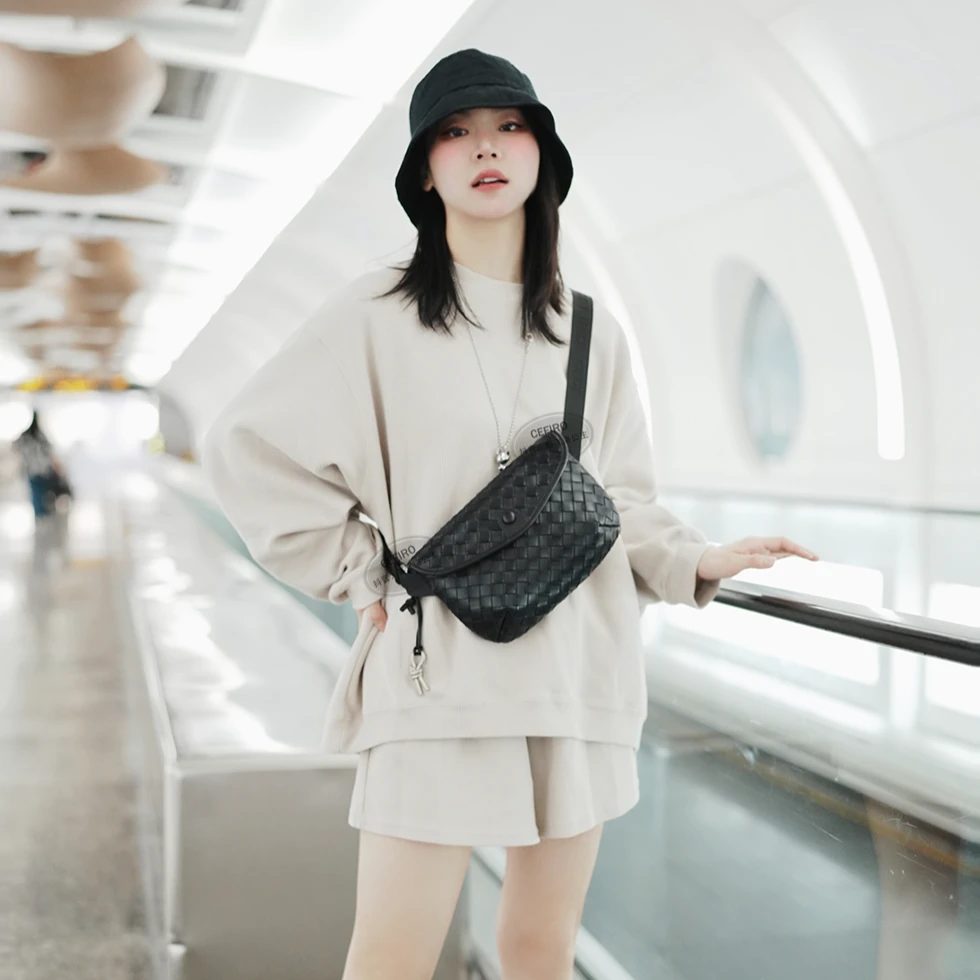 塞飞洛CEFIRO2025新款潮流百搭男女同款斜跨包胸包 1WA821