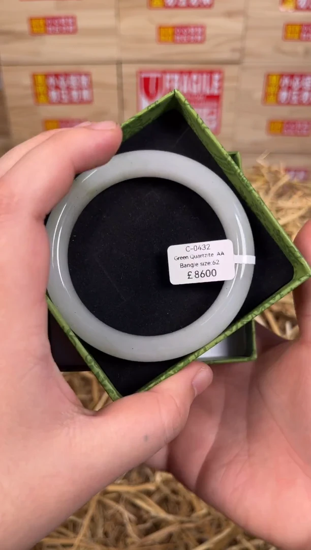 未镶嵌手镯石英质玉编码C-0432