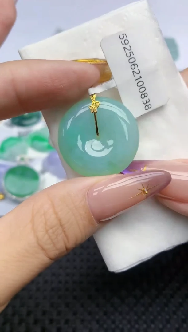 翡翠18K金镶嵌颈饰150   天然翡翠A货