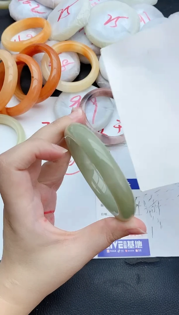 石英质玉手镯未镶嵌127+60/61