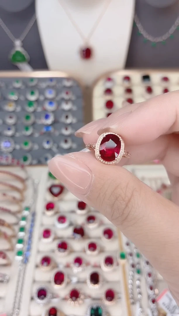 18K金镶嵌碧玺戒指碧玺3.05CT