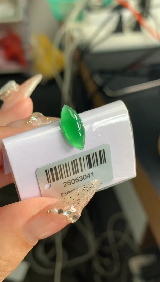定制翡翠未镶嵌马眼