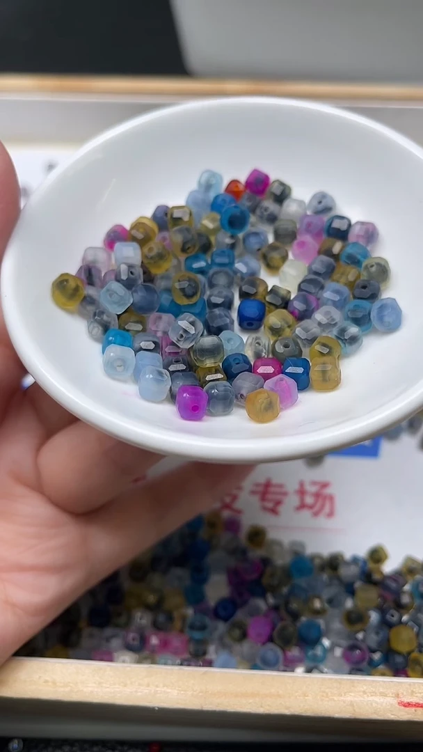未镶嵌散珠玛瑙/玉髓A1501 彩色方糖糖心6mm30个15元