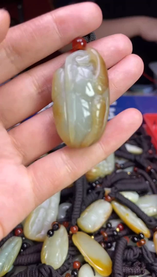 未镶嵌和田玉挂件1
