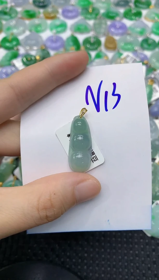 翡翠18K金镶嵌颈饰1111111111