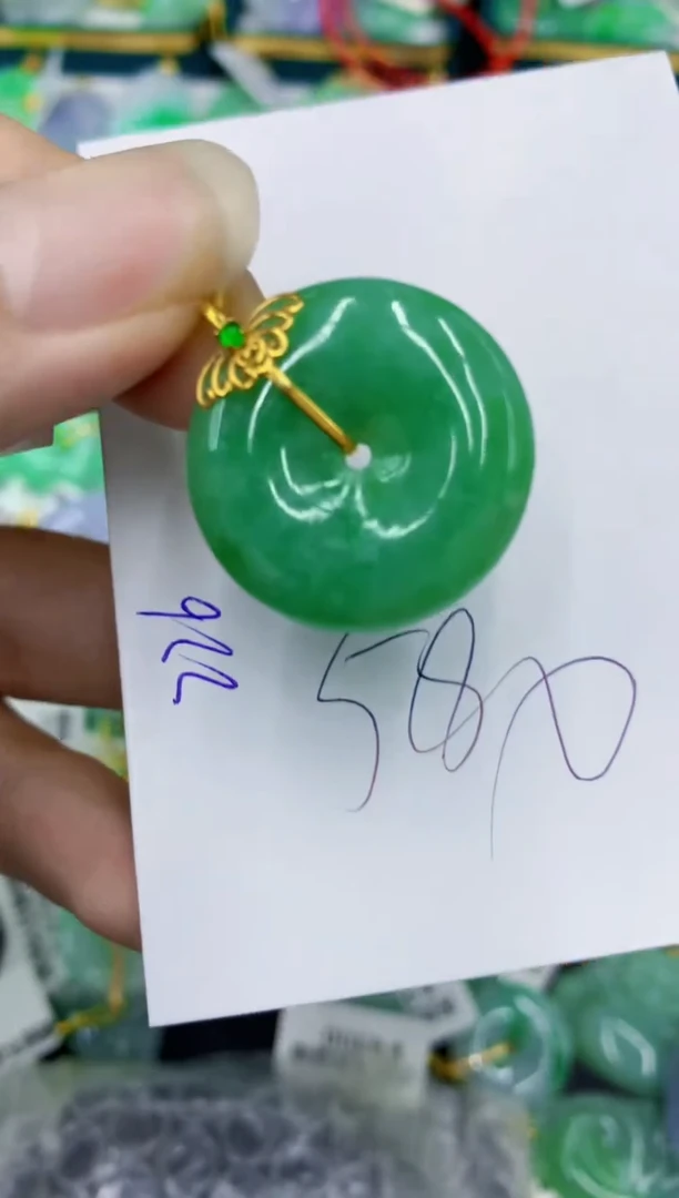 翡翠18K金镶嵌颈饰1111111111