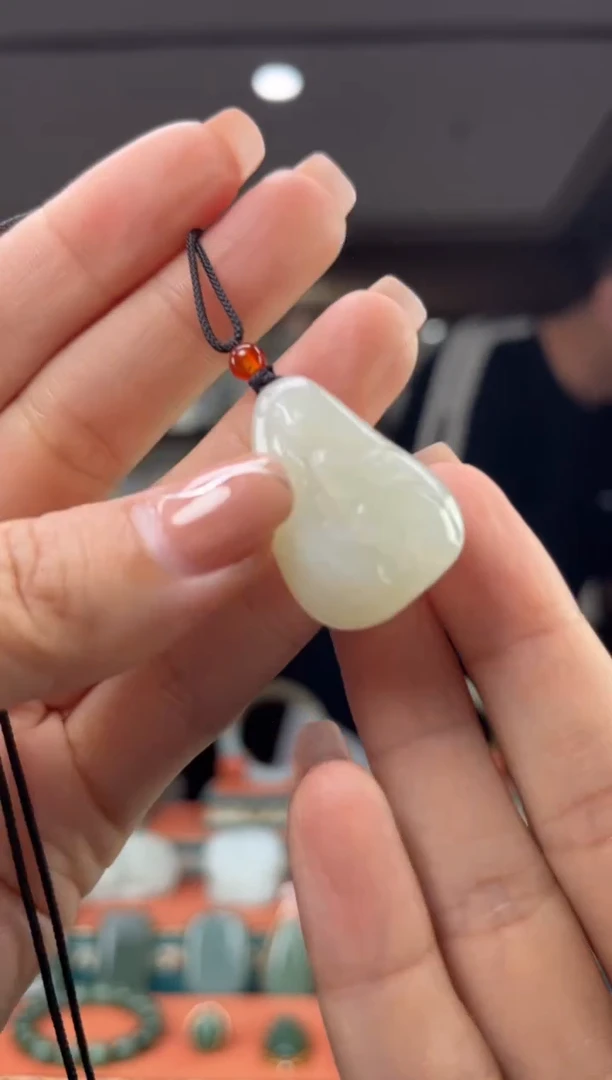 和田玉未镶嵌颈饰1