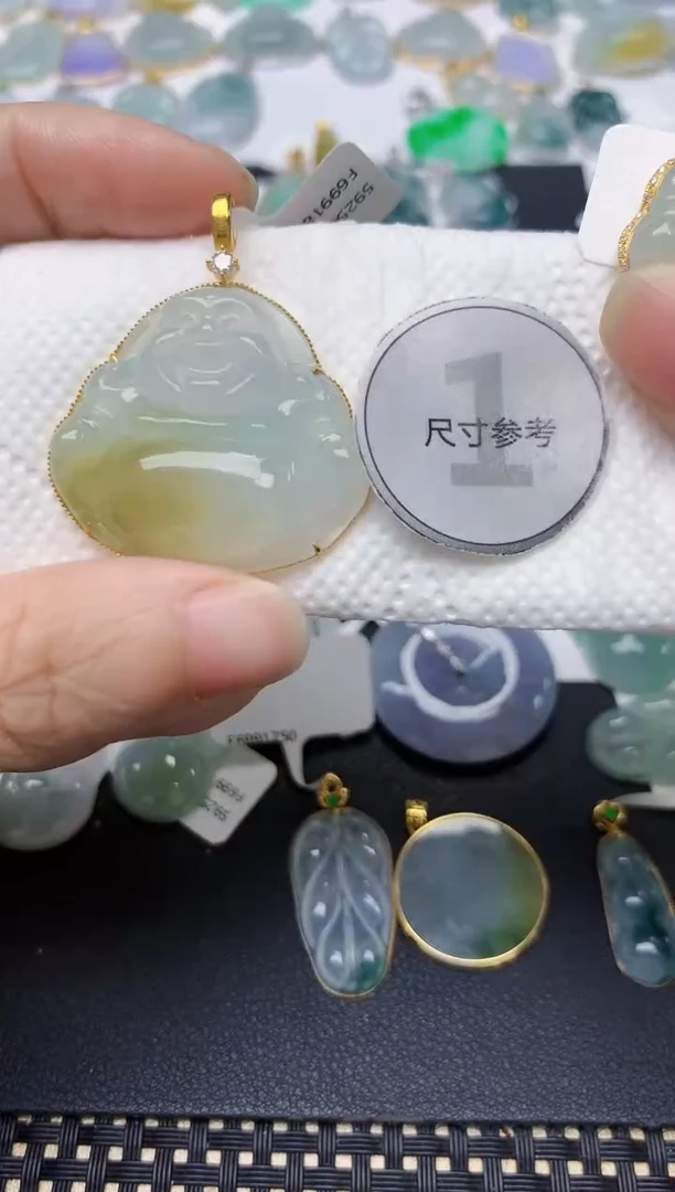 翡翠18K金镶嵌颈饰天然缅甸A货翡翠