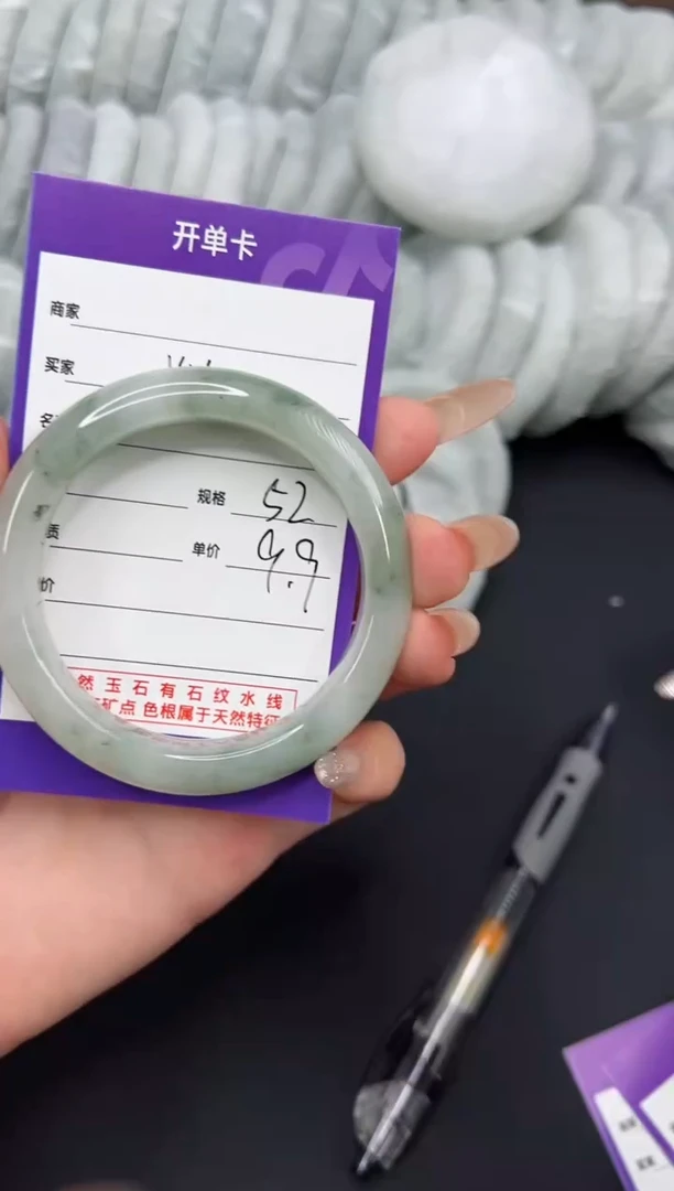 未镶嵌手镯石英质玉手镯