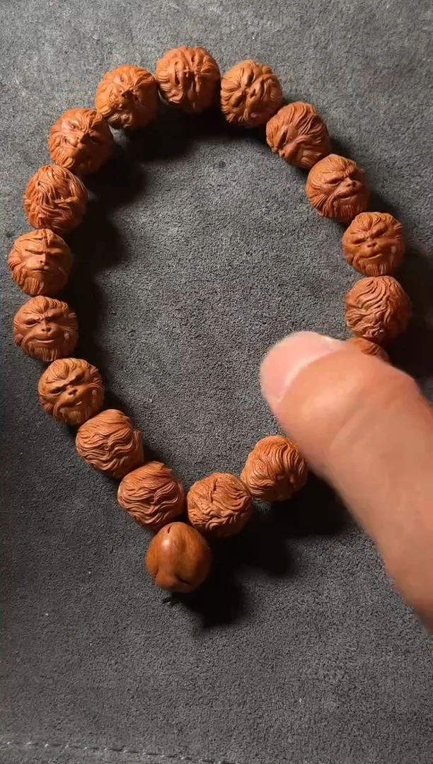 橄榄核吊坠黑杜雕刻款