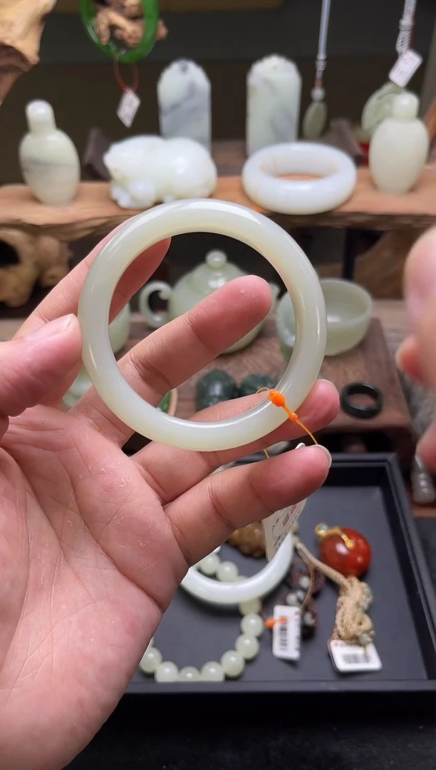 【闪购商品】和田玉手镯未镶嵌且末青白 54圈 9006690