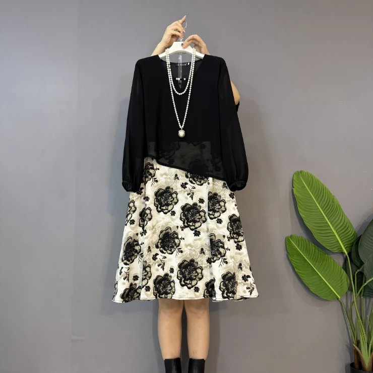 早春新款时尚洋气假两件拼接显瘦连衣裙