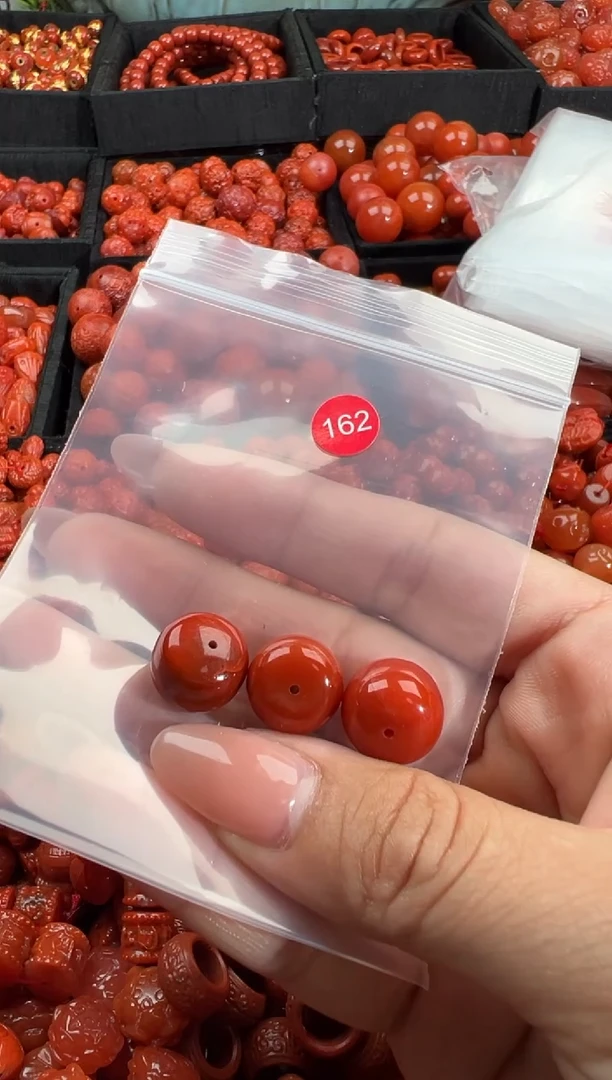 南红玛瑙未镶嵌颈饰1