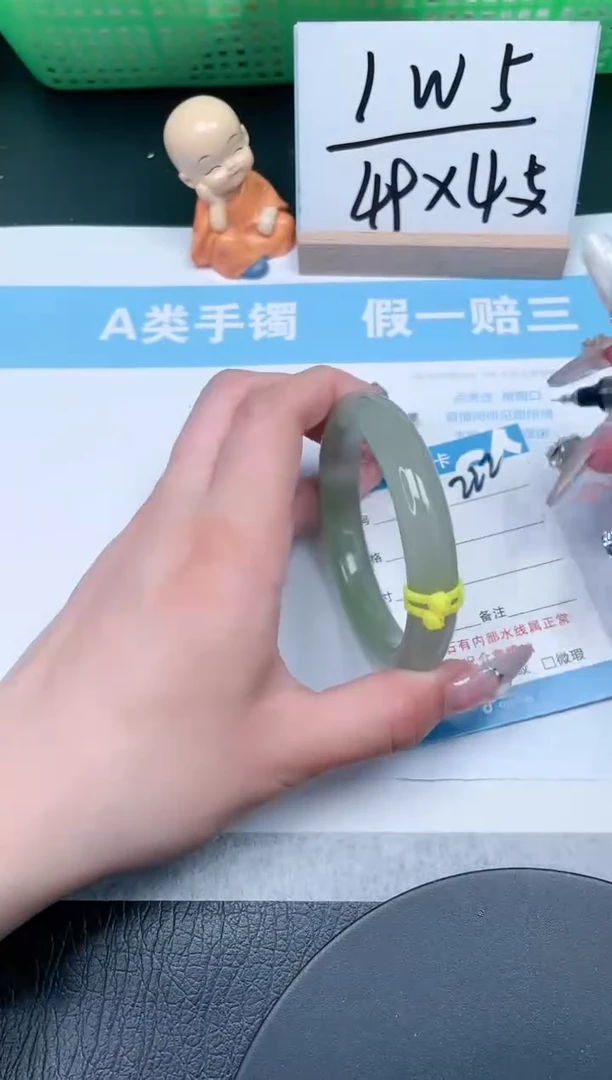 【闪购商品】石英质玉手镯未镶嵌222-56.2
