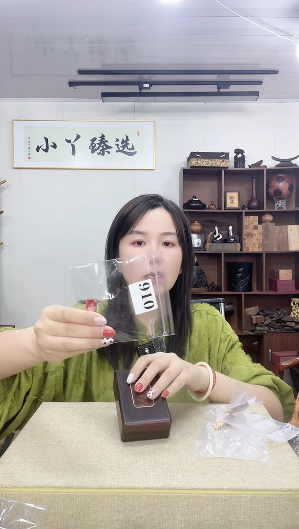 乌木类东*910红色塑料挂件木木木