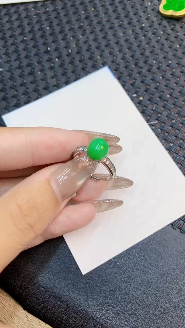 颈饰未镶嵌翡翠1