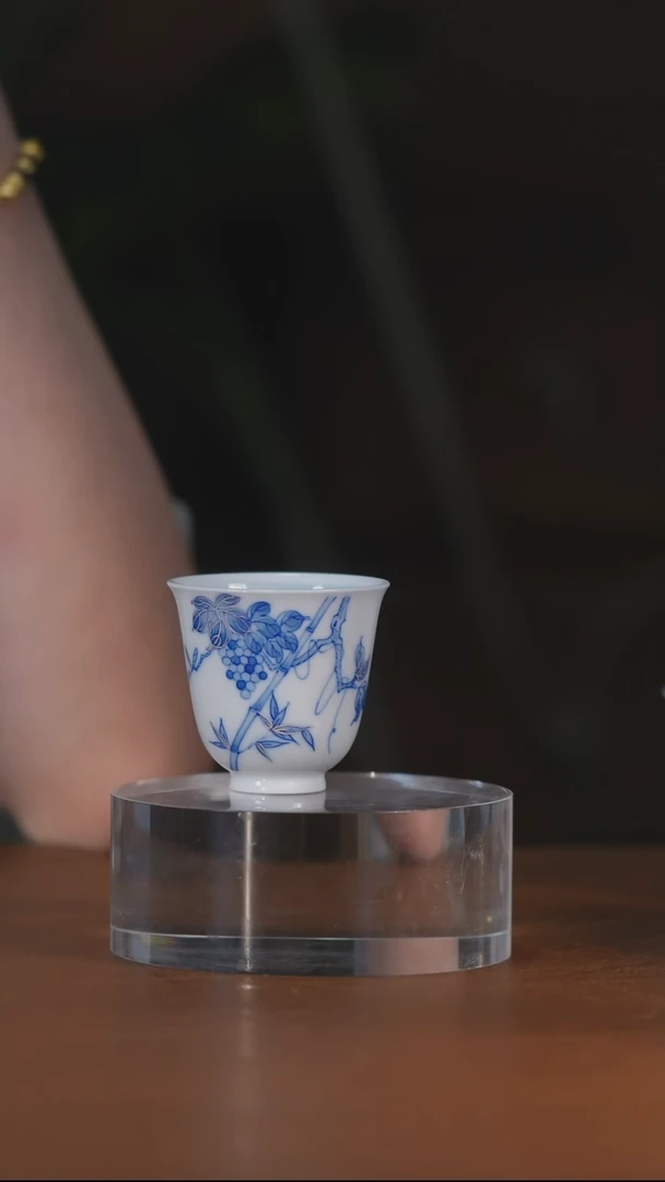 青花描银葡萄铃铛杯
