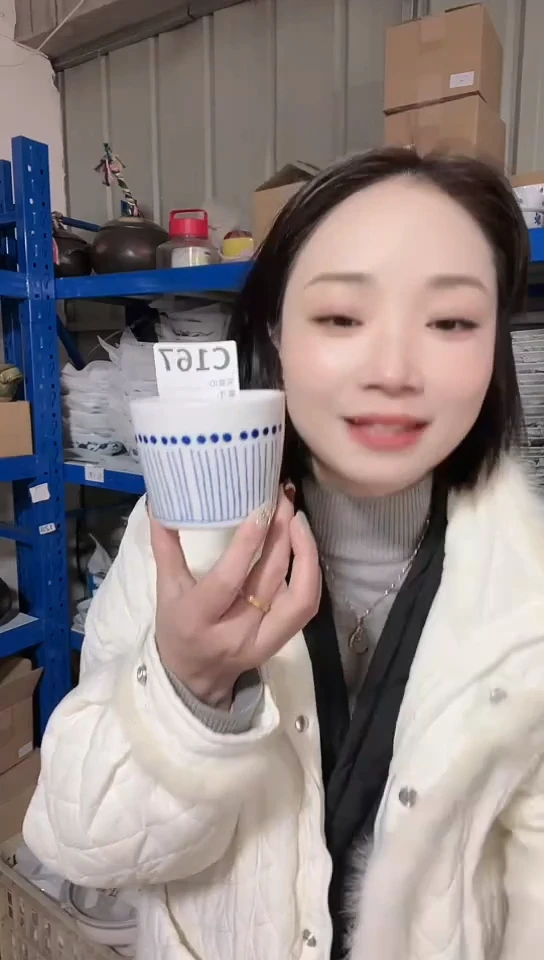 【闪购商品】瓷片日本进口瓷器仓十草杯一只C167