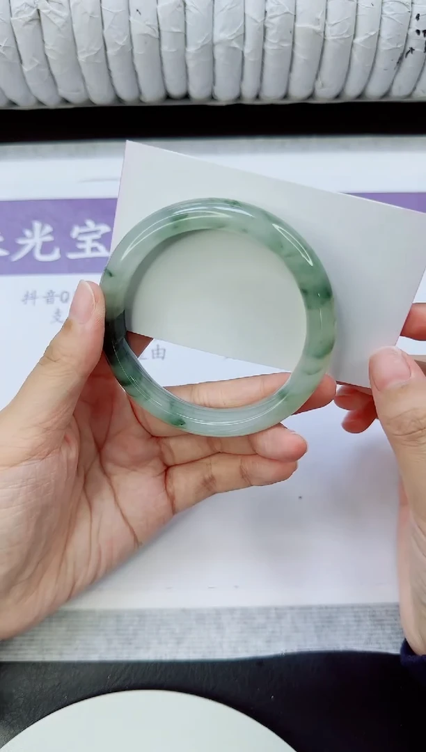 未镶嵌手镯石英质玉122/55.6