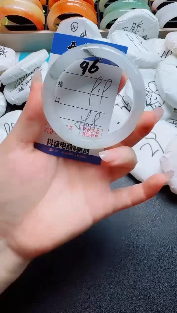 石英质玉手镯未镶嵌96