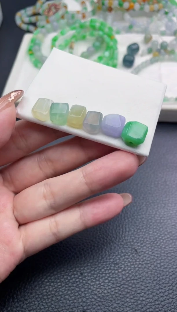 未镶嵌定制翡翠琬*酱珠子