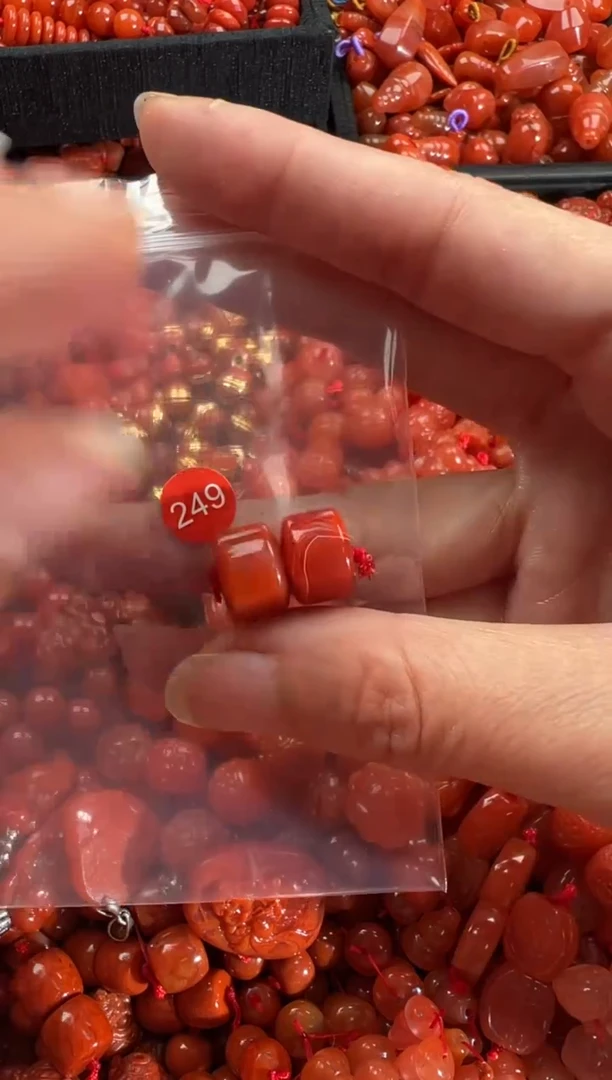 【闪购商品】南红玛瑙颈饰未镶嵌1