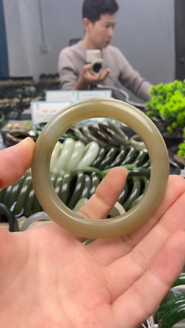 未镶嵌手镯和田玉60