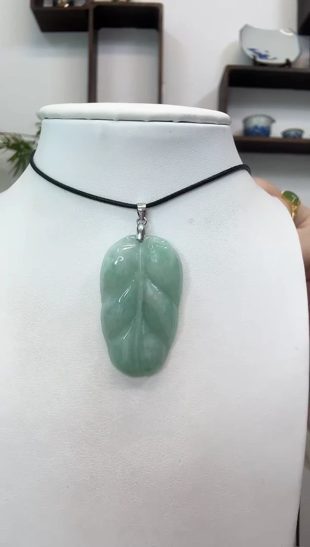 颈饰银S925镶嵌翡翠叶子