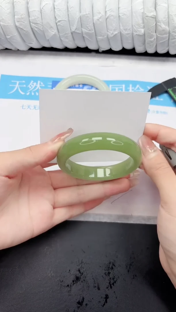 未镶嵌手镯石英质玉146-56.4NYG