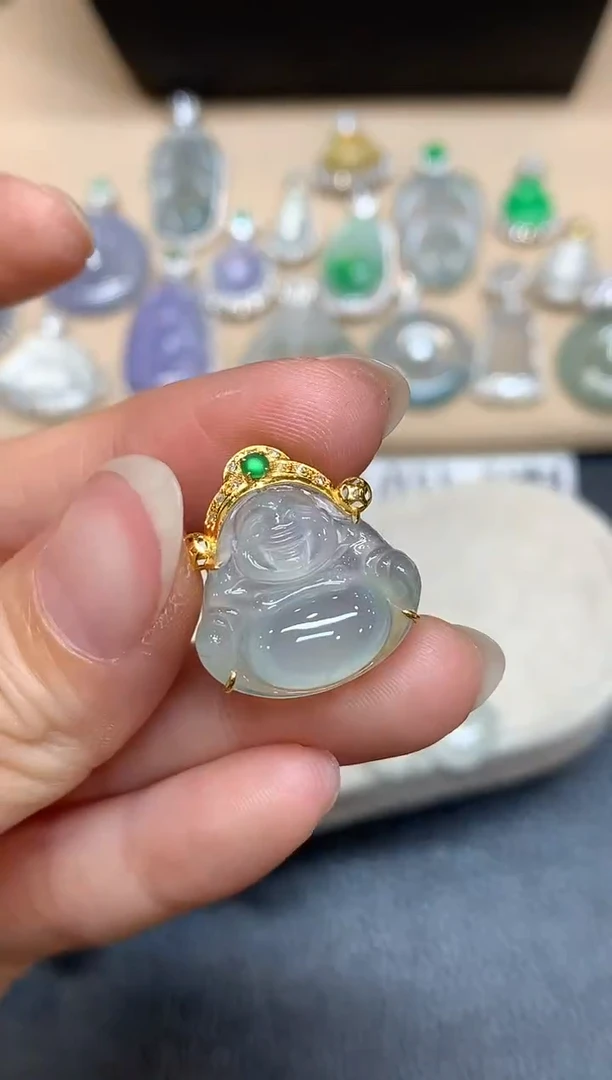 颈饰18K金镶嵌翡翠佛公【无服务费