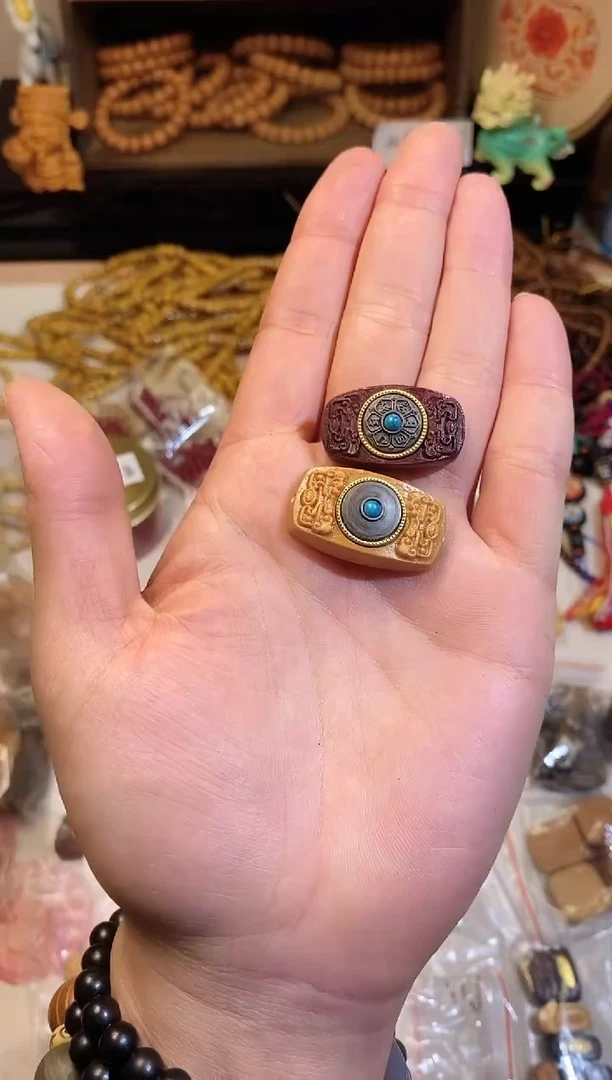 【闪购商品】非洲檀香吊坠随机发时来运转