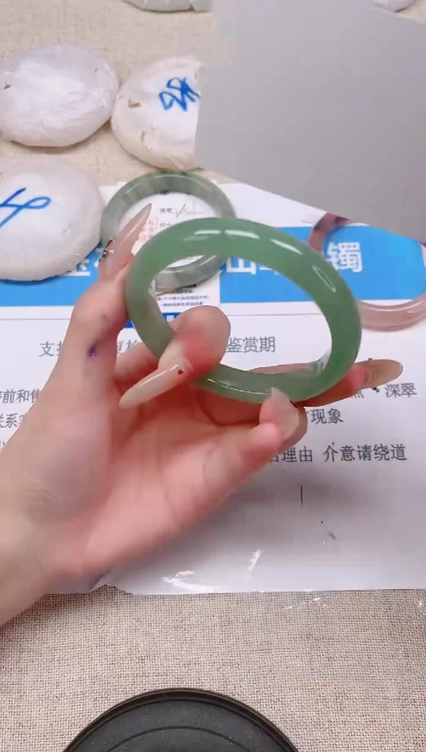 未镶嵌手镯石英质玉252-58东